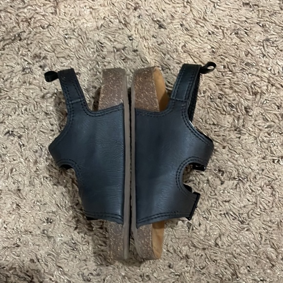 Barely worn OshKosh toddler sandals - Picture 4 of 8